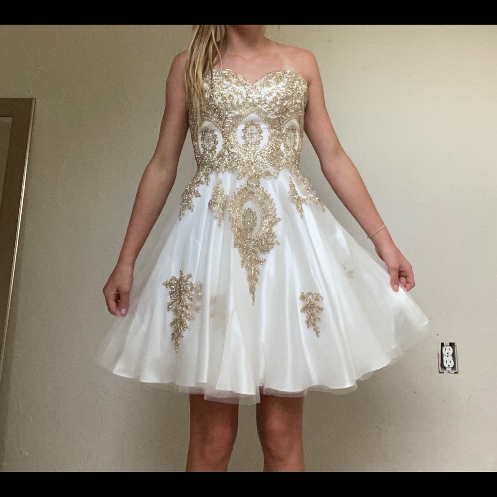 XS short homecoming dress (white and gold)